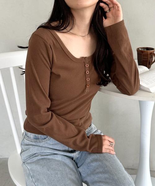 CLEA（クレア）の「ヘンリーネック長袖リブコンパクトトップス（Tシャツ/カットソー・レディース・ブラック/グレー/ブラウン/ホワイト・FREE）」の22枚目の写真