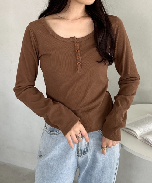 CLEA（クレア）の「ヘンリーネック長袖リブコンパクトトップス（Tシャツ/カットソー・レディース・ブラック/グレー/ブラウン/ホワイト・FREE）」の21枚目の写真