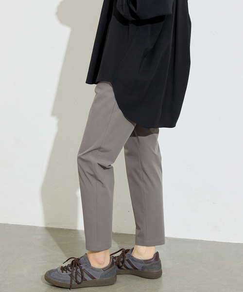 JOURNAL STANDARD(ジャーナルスタンダード)の「《追加4》【撥水/接触冷感/洗える/UV】リネンナイロンストレッチテーパードパンツ(その他パンツ・レディース・グレー/ベージュ系その他/ブラック・40/38/36)」の9枚目の写真