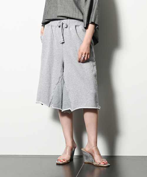 OLD PARK(オールドパーク)の「OLD PARK 別注 BAGGY SWEAT SHORTS:ショートパンツ(スウェットパンツ・レディース・グレー/ブラック・MEDIUM)」の2枚目の写真
