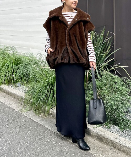 Rie Miller（リエミラー）の「エコファー衿付ベスト（ブルゾン・レディース・ダークブラウン/アイボリー・38）」の11枚目の写真