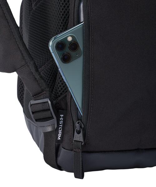 UNDER ARMOUR（アンダーアーマー）の「UAターポリン バックパック2.0 40リットル（トレーニング/メンズ/レディース）（バックパック/リュック・レディース・ブラック系その他・ONESIZE）」の5枚目の写真