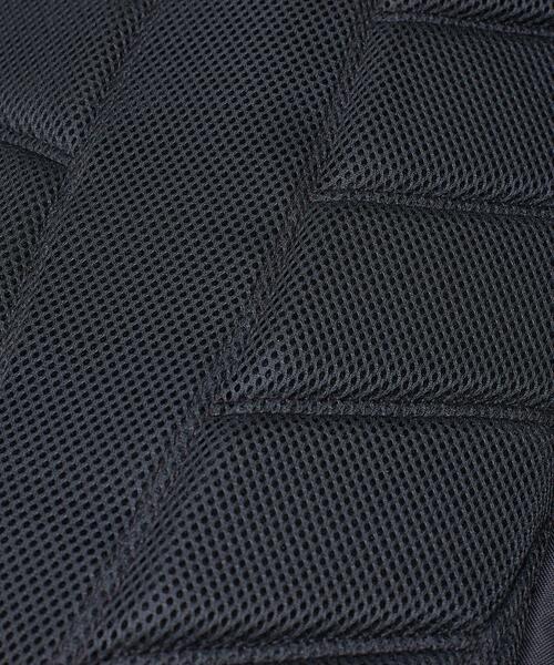 UNDER ARMOUR（アンダーアーマー）の「UAターポリン バックパック2.0 40リットル（トレーニング/メンズ/レディース）（バックパック/リュック・レディース・ブラック系その他・ONESIZE）」の4枚目の写真