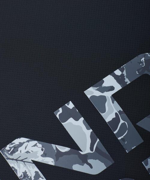 UNDER ARMOUR（アンダーアーマー）の「UAターポリン バックパック2.0 40リットル（トレーニング/メンズ/レディース）（バックパック/リュック・レディース・ブラック系その他・ONESIZE）」の3枚目の写真