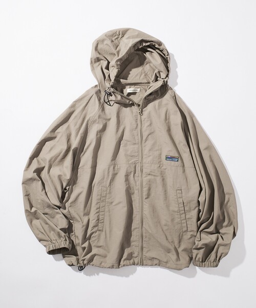 FREAK'S STORE(フリークスストア)の「限定展開 ビッグシルエット ナイロンフーディージャケット / ジップブルゾン(ブルゾン・メンズ・ブラック/ブラック系その他/チャコールグレー/ネイビー/ベージュ・LARGE/MEDIUM/SMALL)」の9枚目の写真