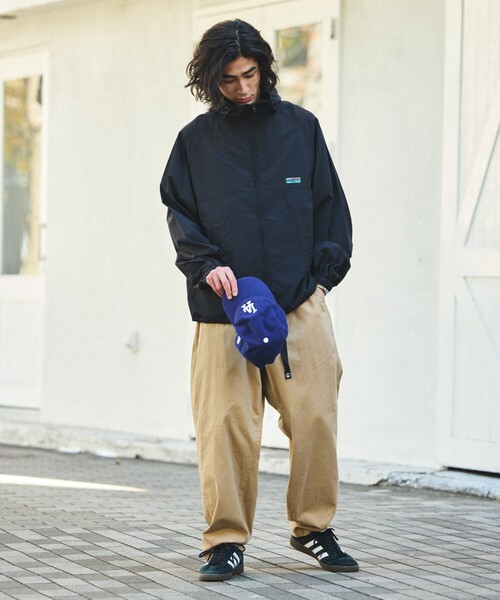 FREAK'S STORE(フリークスストア)の「限定展開 ビッグシルエット ナイロンフーディージャケット / ジップブルゾン(ブルゾン・メンズ・ブラック/ブラック系その他/チャコールグレー/ネイビー/ベージュ・LARGE/MEDIUM/SMALL)」の16枚目の写真