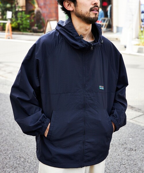 FREAK'S STORE(フリークスストア)の「限定展開 ビッグシルエット ナイロンフーディージャケット / ジップブルゾン(ブルゾン・メンズ・ブラック/ブラック系その他/チャコールグレー/ネイビー/ベージュ・LARGE/MEDIUM/SMALL)」の18枚目の写真