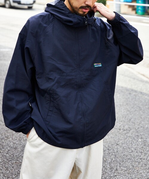 FREAK'S STORE(フリークスストア)の「限定展開 ビッグシルエット ナイロンフーディージャケット / ジップブルゾン(ブルゾン・メンズ・ブラック/ブラック系その他/チャコールグレー/ネイビー/ベージュ・LARGE/MEDIUM/SMALL)」の19枚目の写真