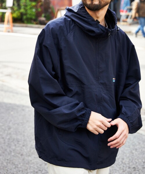 FREAK'S STORE(フリークスストア)の「限定展開 ビッグシルエット ナイロンフーディージャケット / ジップブルゾン(ブルゾン・メンズ・ブラック/ブラック系その他/チャコールグレー/ネイビー/ベージュ・LARGE/MEDIUM/SMALL)」の22枚目の写真