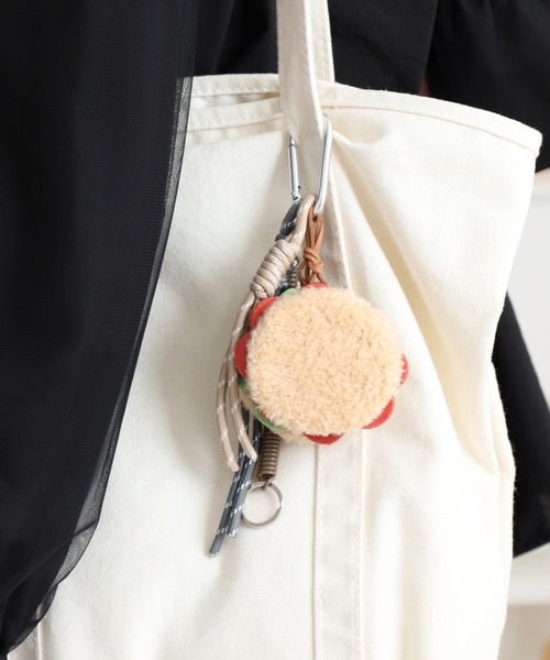 crossi（クロッシー）の「もこもこ ボアチャーム（チャーム・レディース・ベージュ/ブラウン/ライトグリーン・FREE）」の7枚目の写真