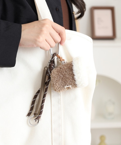 crossi（クロッシー）の「もこもこ ボアチャーム（チャーム・レディース・ベージュ/ブラウン/ライトグリーン・FREE）」の17枚目の写真