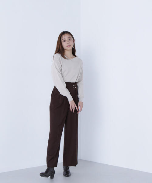 NATURAL BEAUTY BASIC（ナチュラルビューティーベーシック）の「◇総針ベーシックシリーズ ニュアンスVネックニット（ニット/セーター・レディース・ベージュ/ブラウン/ブルー/オフホワイト・FREE）」の5枚目の写真