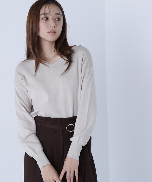 NATURAL BEAUTY BASIC（ナチュラルビューティーベーシック）の「◇総針ベーシックシリーズ ニュアンスVネックニット（ニット/セーター・レディース・ベージュ/ブラウン/ブルー/オフホワイト・FREE）」の3枚目の写真