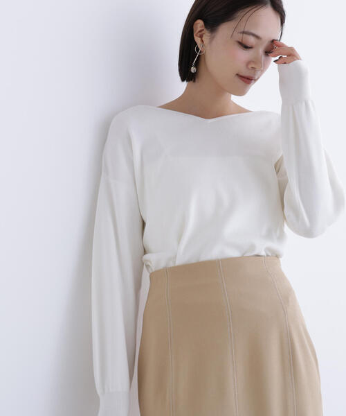 NATURAL BEAUTY BASIC（ナチュラルビューティーベーシック）の「◇総針ベーシックシリーズ ニュアンスVネックニット（ニット/セーター・レディース・ベージュ/ブラウン/ブルー/オフホワイト・FREE）」の2枚目の写真
