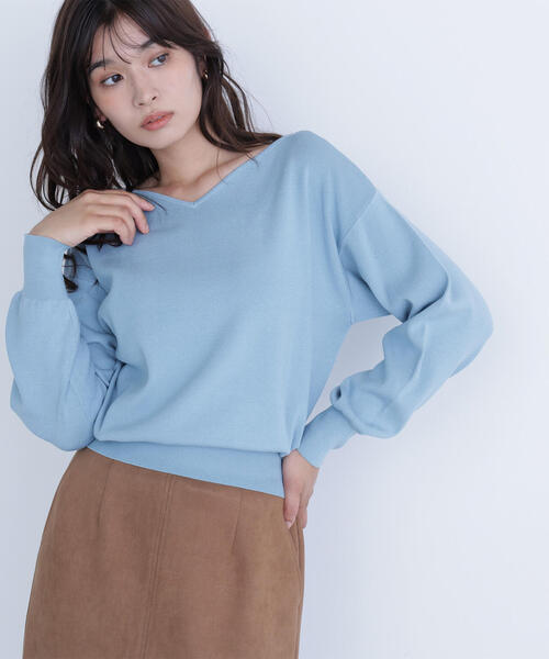 NATURAL BEAUTY BASIC（ナチュラルビューティーベーシック）の「◇総針ベーシックシリーズ ニュアンスVネックニット（ニット/セーター・レディース・ベージュ/ブラウン/ブルー/オフホワイト・FREE）」の4枚目の写真