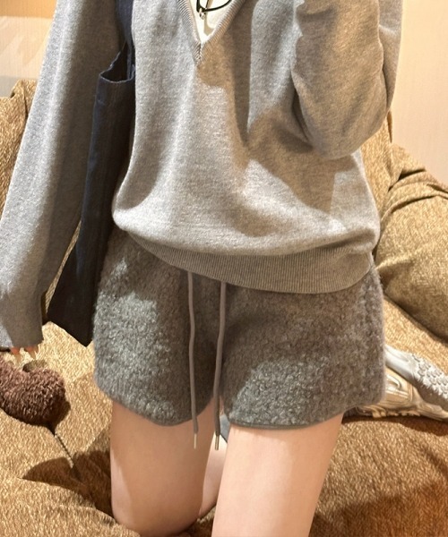 gossip!ロサンゼルス(ゴシップロサンゼルス)の「【Y2Kガーリー】もこもこボアショートパンツ(その他パンツ・レディース・オフホワイト/ブラック/グレー・FREE)」の3枚目の写真