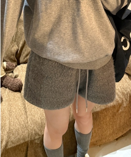 gossip!ロサンゼルス(ゴシップロサンゼルス)の「【Y2Kガーリー】もこもこボアショートパンツ(その他パンツ・レディース・オフホワイト/ブラック/グレー・FREE)」の7枚目の写真