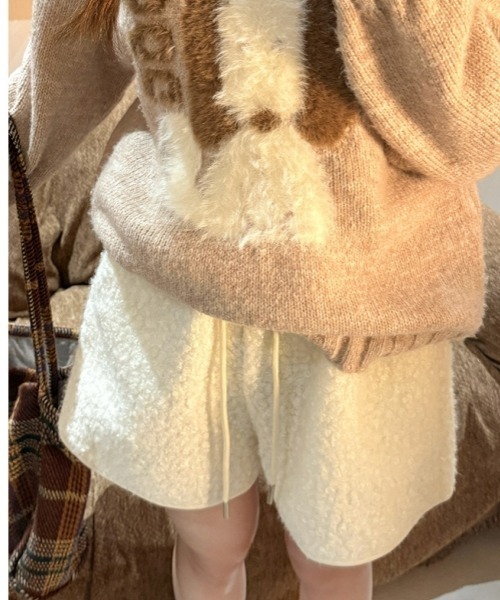 Y2Kガーリー】もこもこボアショートパンツ（その他パンツ）｜gossip