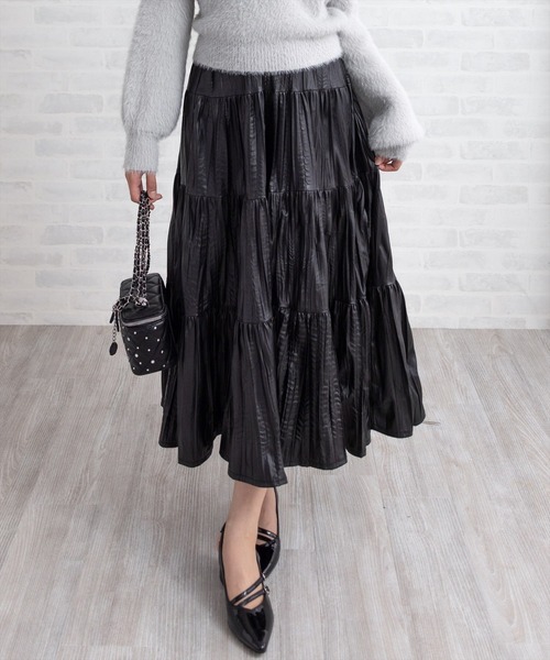 フェイクレザーティアードロングスカート［大人 カジュアル 着回し力