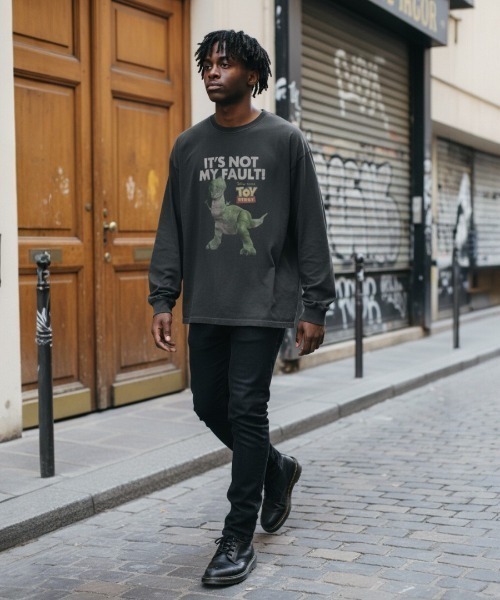 Disney（ディズニー）の「Disney ピグメントロングスリーブTシャツ（Tシャツ/カットソー・レディース・スミクロ/ブラック系その他7/ブラック系/ブラック系その他4/ブラック系その他6/ブラック系1/ブラック系3/ブラック系その他2/ブラック系その他/ブラック系その他3/ブラック系その他5/ブラック系2/ブラック系4・M/L/XL）」の10枚目の写真