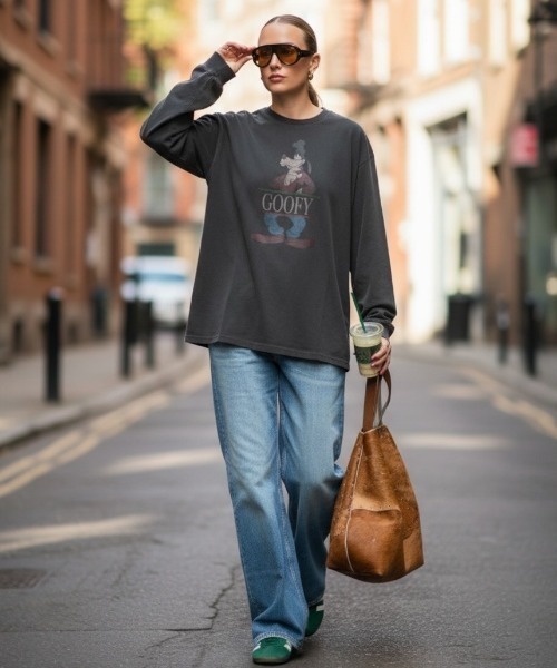 Disney（ディズニー）の「Disney ピグメントロングスリーブTシャツ（Tシャツ/カットソー・レディース・スミクロ/ブラック系その他7/ブラック系/ブラック系その他4/ブラック系その他6/ブラック系1/ブラック系3/ブラック系その他2/ブラック系その他/ブラック系その他3/ブラック系その他5/ブラック系2/ブラック系4・M/L/XL）」の3枚目の写真