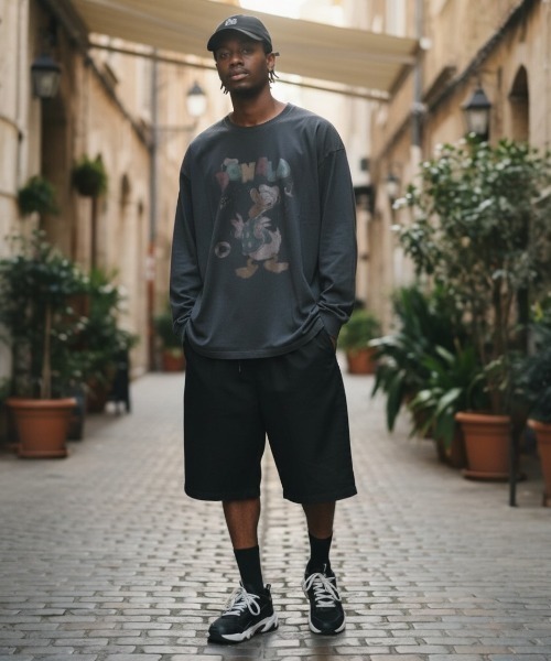 Disney（ディズニー）の「Disney ピグメントロングスリーブTシャツ（Tシャツ/カットソー・レディース・スミクロ/ブラック系その他7/ブラック系/ブラック系その他4/ブラック系その他6/ブラック系1/ブラック系3/ブラック系その他2/ブラック系その他/ブラック系その他3/ブラック系その他5/ブラック系2/ブラック系4・M/L/XL）」の4枚目の写真