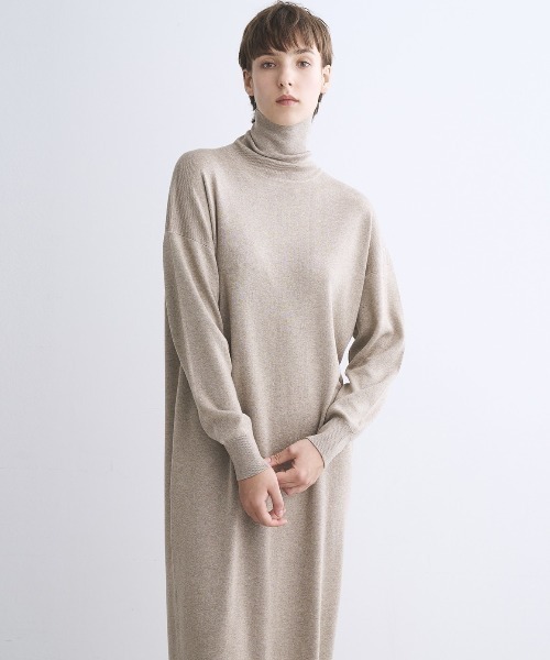 three dots(スリードッツ)の「【ラメニット】ルレックスセーター ドレス(ワンピース・レディース・ブラック/ベージュ/グレー・SMALL/MEDIUM)」の3枚目の写真