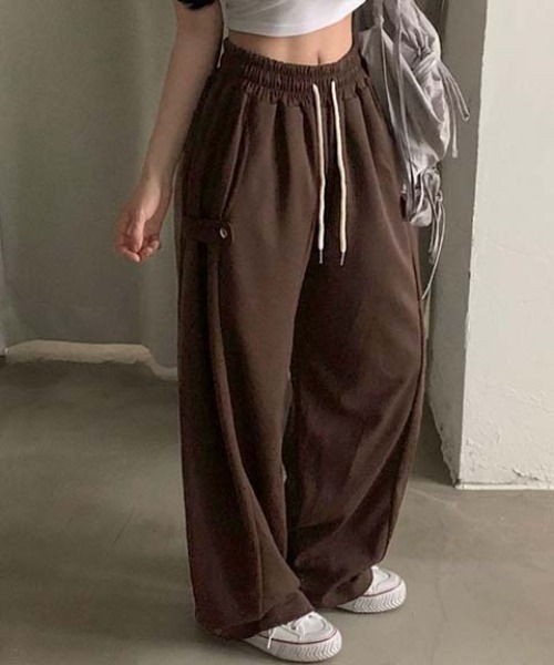 FREE STYLISTS(フリー スタイリスト)の「YUGA_YGMC Wide-length sweatpants with adjustable buckles(スウェットパンツ・レディース・ブラウン/ライトグレー/ネイビー・S/M)」の3枚目の写真