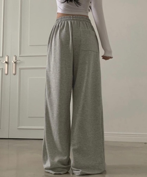 FREE STYLISTS(フリー スタイリスト)の「YUGA_YGMC Wide-length sweatpants with adjustable buckles(スウェットパンツ・レディース・ブラウン/ライトグレー/ネイビー・S/M)」の5枚目の写真