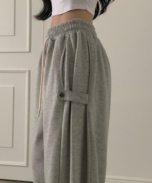 FREE STYLISTS(フリー スタイリスト)の「YUGA_YGMC Wide-length sweatpants with adjustable buckles(スウェットパンツ・レディース・ブラウン/ライトグレー/ネイビー・S/M)」の8枚目の写真