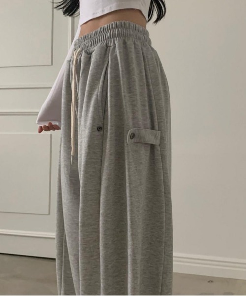 FREE STYLISTS(フリー スタイリスト)の「YUGA_YGMC Wide-length sweatpants with adjustable buckles(スウェットパンツ・レディース・ブラウン/ライトグレー/ネイビー・S/M)」の6枚目の写真