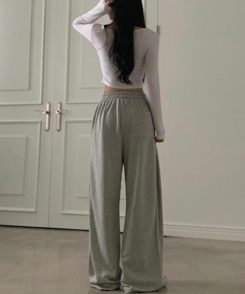 FREE STYLISTS(フリー スタイリスト)の「YUGA_YGMC Wide-length sweatpants with adjustable buckles(スウェットパンツ・レディース・ブラウン/ライトグレー/ネイビー・S/M)」の11枚目の写真