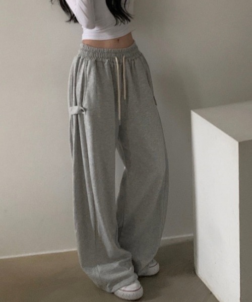 FREE STYLISTS(フリー スタイリスト)の「YUGA_YGMC Wide-length sweatpants with adjustable buckles(スウェットパンツ・レディース・ブラウン/ライトグレー/ネイビー・S/M)」の9枚目の写真