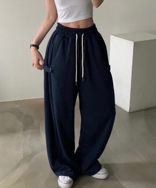 FREE STYLISTS(フリー スタイリスト)の「YUGA_YGMC Wide-length sweatpants with adjustable buckles(スウェットパンツ・レディース・ブラウン/ライトグレー/ネイビー・S/M)」の21枚目の写真
