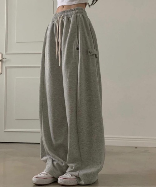 FREE STYLISTS(フリー スタイリスト)の「YUGA_YGMC Wide-length sweatpants with adjustable buckles(スウェットパンツ・レディース・ブラウン/ライトグレー/ネイビー・S/M)」の7枚目の写真