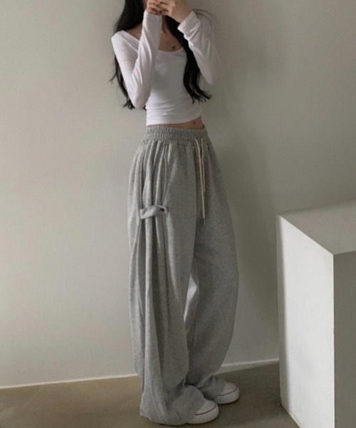 FREE STYLISTS(フリー スタイリスト)の「YUGA_YGMC Wide-length sweatpants with adjustable buckles(スウェットパンツ・レディース・ブラウン/ライトグレー/ネイビー・S/M)」の10枚目の写真
