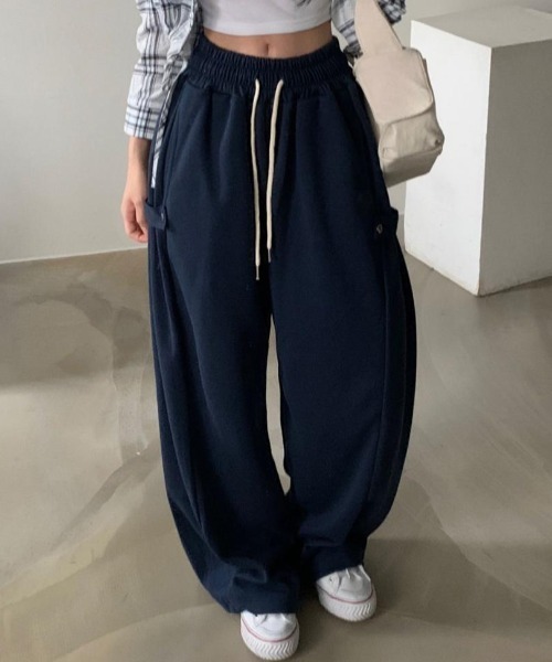 FREE STYLISTS(フリー スタイリスト)の「YUGA_YGMC Wide-length sweatpants with adjustable buckles(スウェットパンツ・レディース・ブラウン/ライトグレー/ネイビー・S/M)」の20枚目の写真