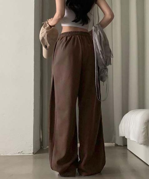 FREE STYLISTS(フリー スタイリスト)の「YUGA_YGMC Wide-length sweatpants with adjustable buckles(スウェットパンツ・レディース・ブラウン/ライトグレー/ネイビー・S/M)」の12枚目の写真