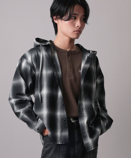 SlashDate（スラッシュデイト）の「【82】カットオフ オンブレチェック フードシャツ（シャツ/ブラウス・レディース・ブルー/ブラック/ブラウン・M/L）」の21枚目の写真