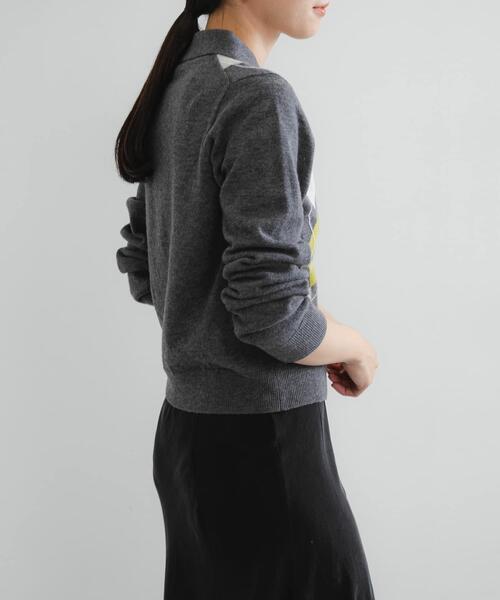 URBAN RESEARCH（アーバンリサーチ）の「アーガイルシャツカラーカーディガン（ニット/セーター・レディース・ネイビー/グレー・FREE）」の4枚目の写真