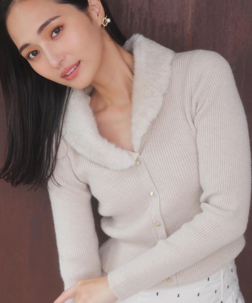 NOELA（ノエラ）の「ファーカラーニット（ニット/セーター・レディース・ブラウン/ベージュ/ブラック・フリー）」の3枚目の写真