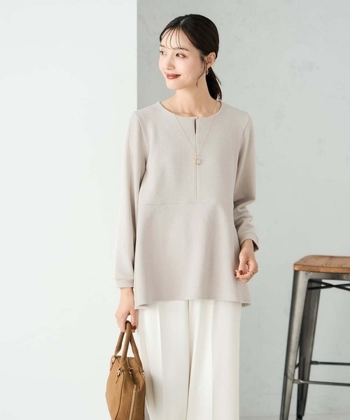 a.v.v(アーヴェヴェ)の「千鳥ジャガードペプラムトップス(Tシャツ/カットソー・レディース・グレー系その他/ブラック・38/36/40)」の3枚目の写真