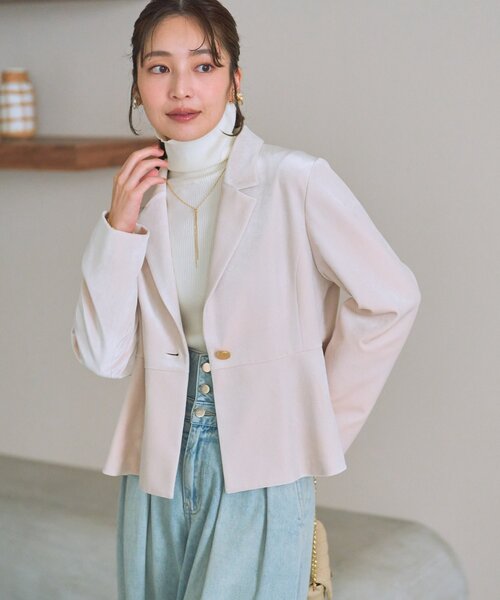 La boutique BonBon（ラブティックボンボン）の「【オケージョン対応】ベロアペプラムジャケット（テーラードジャケット・レディース・ライトベージュ/ブラック・FREE）」の6枚目の写真