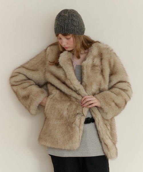 GIUNON(ジウノン)の「collarless smooth fur coat / カラーレススムースファーコート(ノーカラーコート・レディース・アイボリー/ブラウン・FREE)」の7枚目の写真