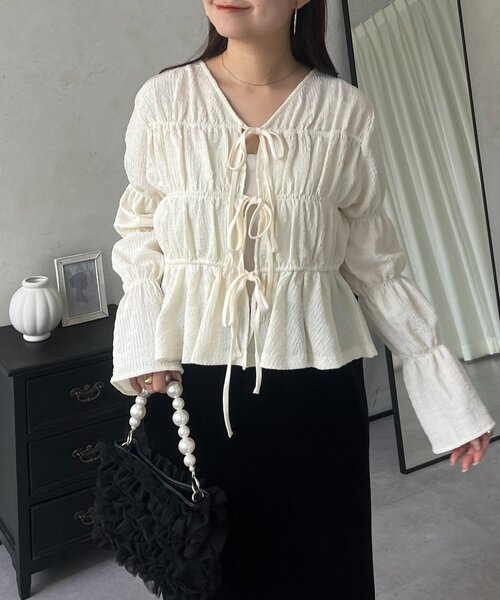 prose verse(プロズヴェール)の「シャーリングカットブラウス(Tシャツ/カットソー・レディース・アイボリー/ブラック・LARGE/MEDIUM)」の4枚目の写真