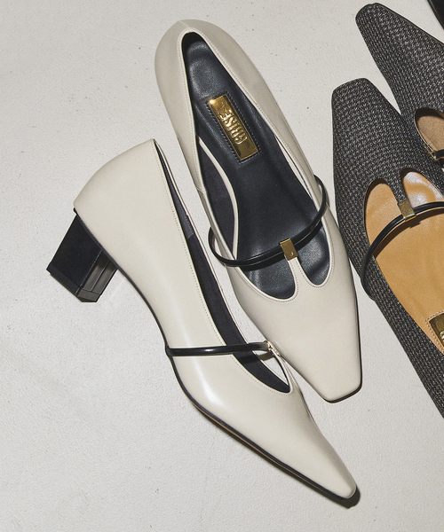 GRISE(グリーズ)の「GRISE4cmナロースクエアメタルTストラップパンプス(パンプス・レディース・ブラック/アイボリー/ゴールド・24.5cm/25cm/22cm/22.5cm/23cm/23.5cm/24cm)」の2枚目の写真