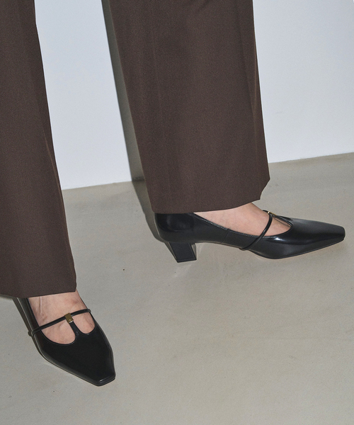 GRISE(グリーズ)の「GRISE4cmナロースクエアメタルTストラップパンプス(パンプス・レディース・ブラック/アイボリー/ゴールド・24.5cm/25cm/22cm/22.5cm/23cm/23.5cm/24cm)」の7枚目の写真