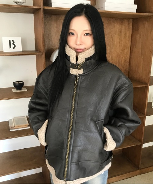 MUCENT(ムセント)の「【日本未発売/WEB限定】MUCENT(ムセント)/ワッペン ムートン ボア ジャケット ブルゾン/CHIVE LEATHER WAPEN MUSTANG JACKET(ムートンコート・レディース・ブラウン/ブラック・FREE)」の3枚目の写真