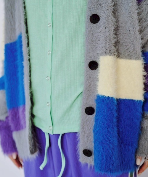 Paradise Picnic（パラダイスピクニック）の「HCAE マルチカラーシャギーニットカーディガン（カーディガン/ボレロ・レディース・グレー/レッド・FREE）」の10枚目の写真