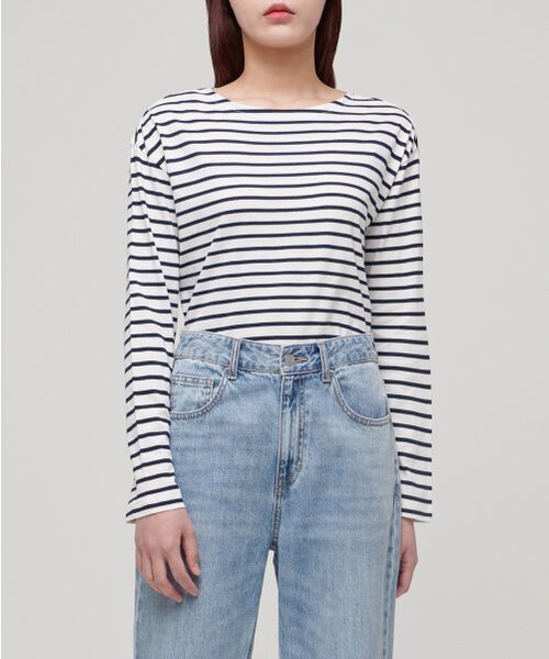 MUSINSA STANDARD WOMAN（ムシンサスタンダードウーマン）の「ウィメンズストライプボートネック長袖Tシャツ[アイボリー/ネイビー]（Tシャツ/カットソー・レディース・その他・X-SMALL/SMALL/MEDIUM/LARGE）」の2枚目の写真